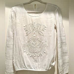 Nwot’s Elegant White Embroidered Women's Top
